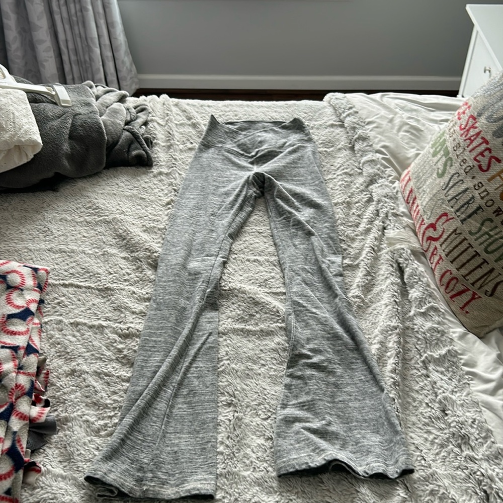 PINK. crossover flare leggings. gray. xsmall.